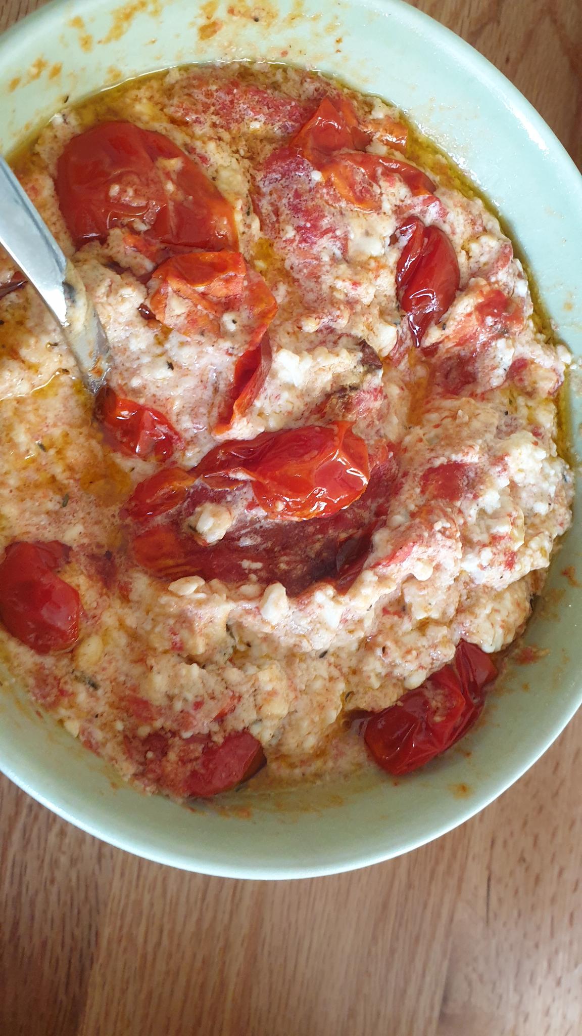 Tartinade feta tomates cerises au four et pain à l’ail